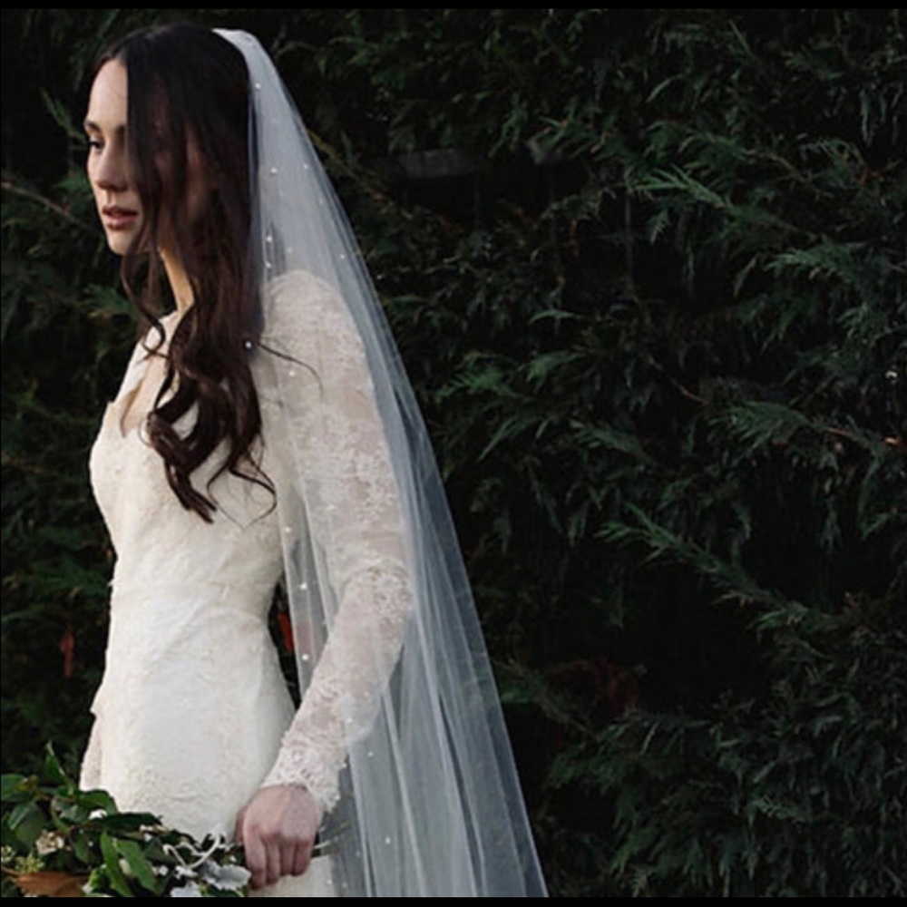 Wedding vail with pearls